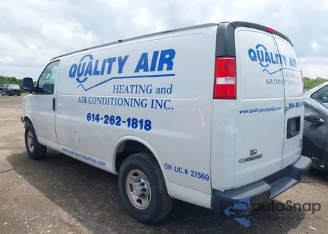 2018 Chevrolet Express 2500 Work Van z USA, uszkodzony, nr VIN 1GCWGAFP9J1337987